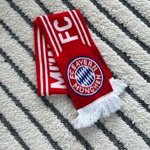 FC Bayern home scarf NWOT